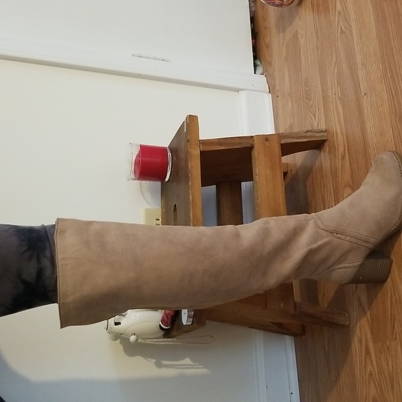 Boots - Picture 3 of 5